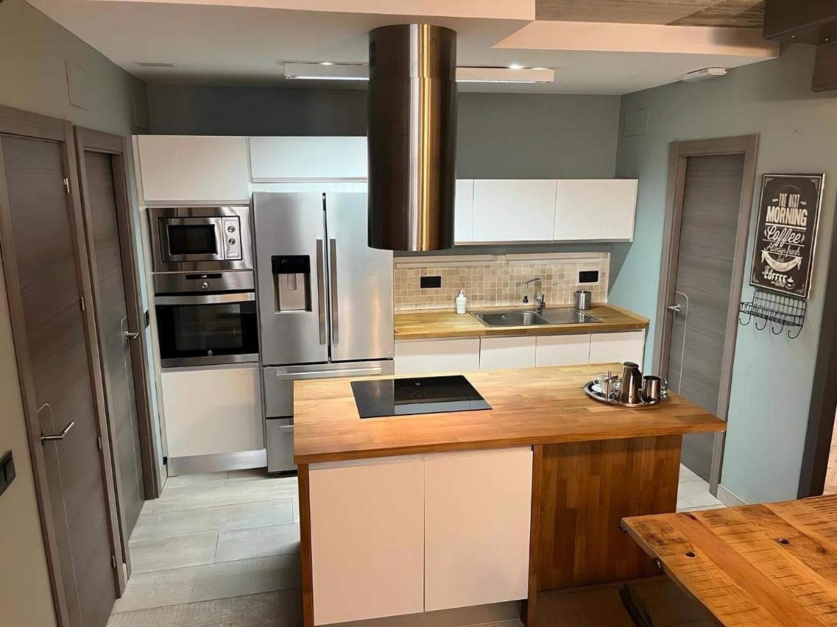 Apartamentos Living Sevilla Centro Maestranza Eksteriør billede