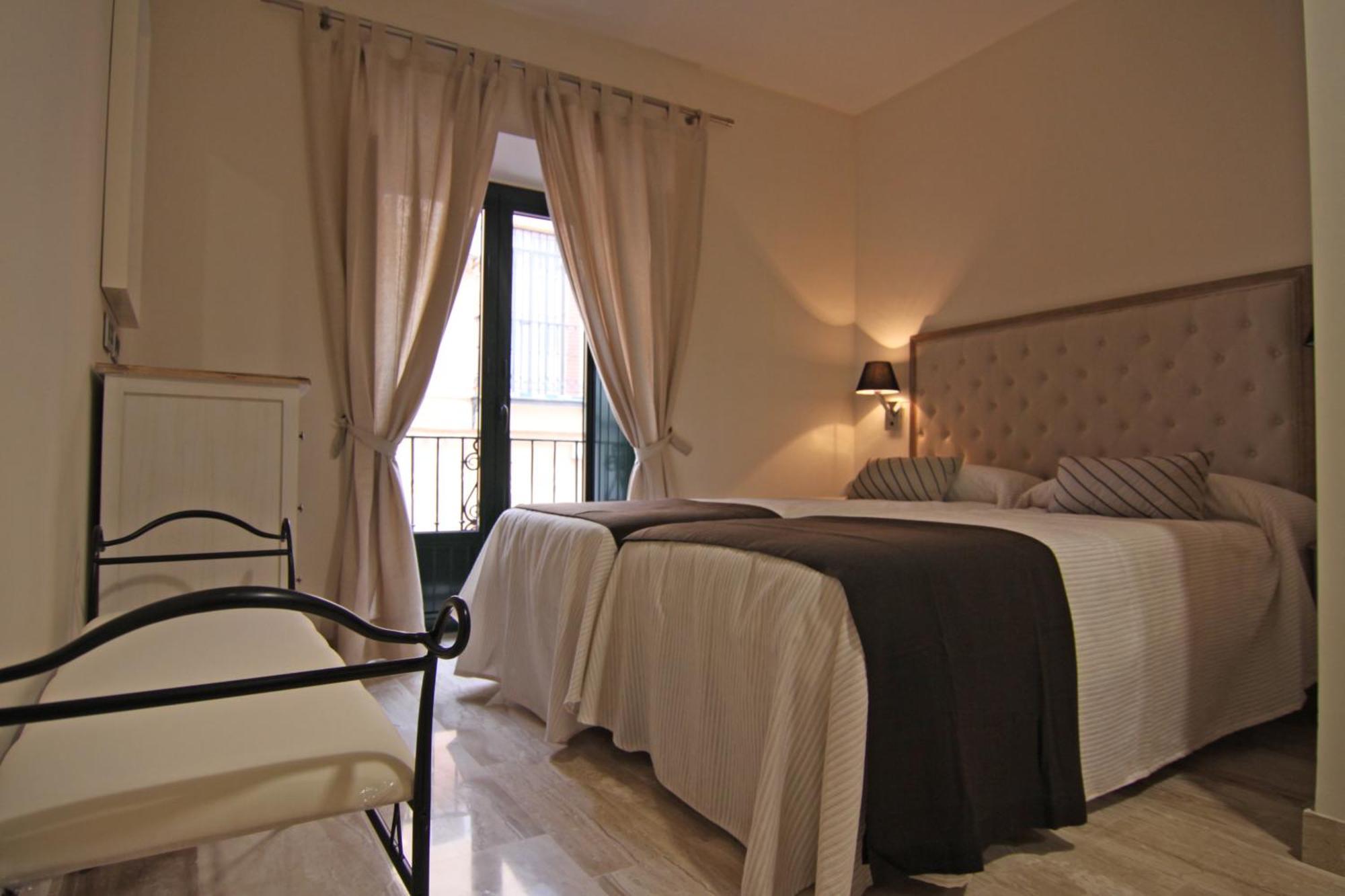 Apartamentos Living Sevilla Centro Maestranza Eksteriør billede