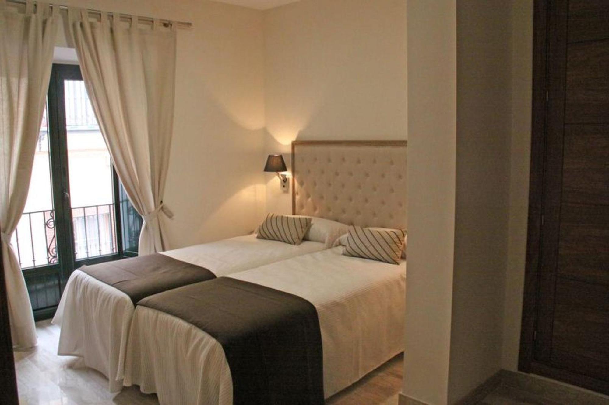 Apartamentos Living Sevilla Centro Maestranza Eksteriør billede