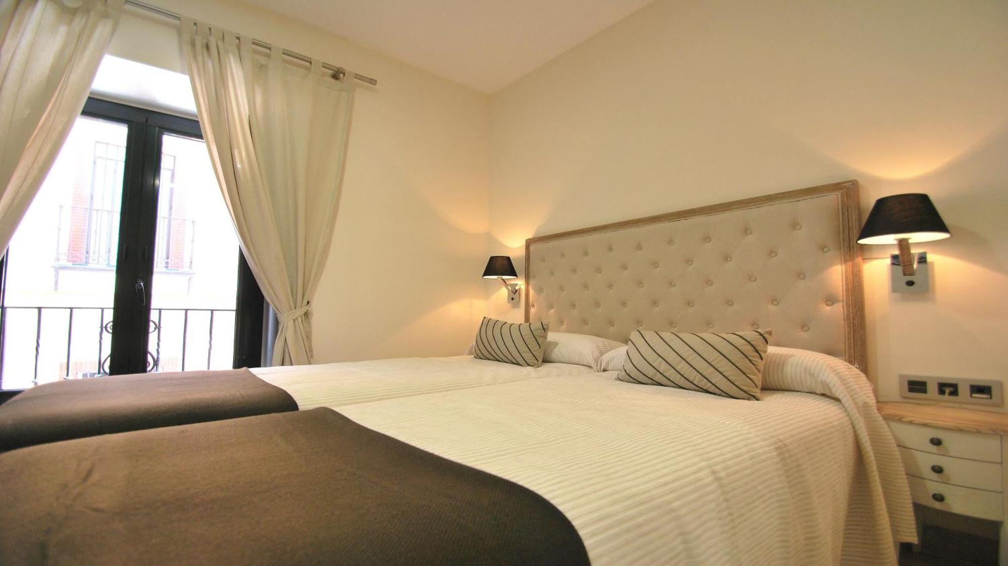 Apartamentos Living Sevilla Centro Maestranza Eksteriør billede