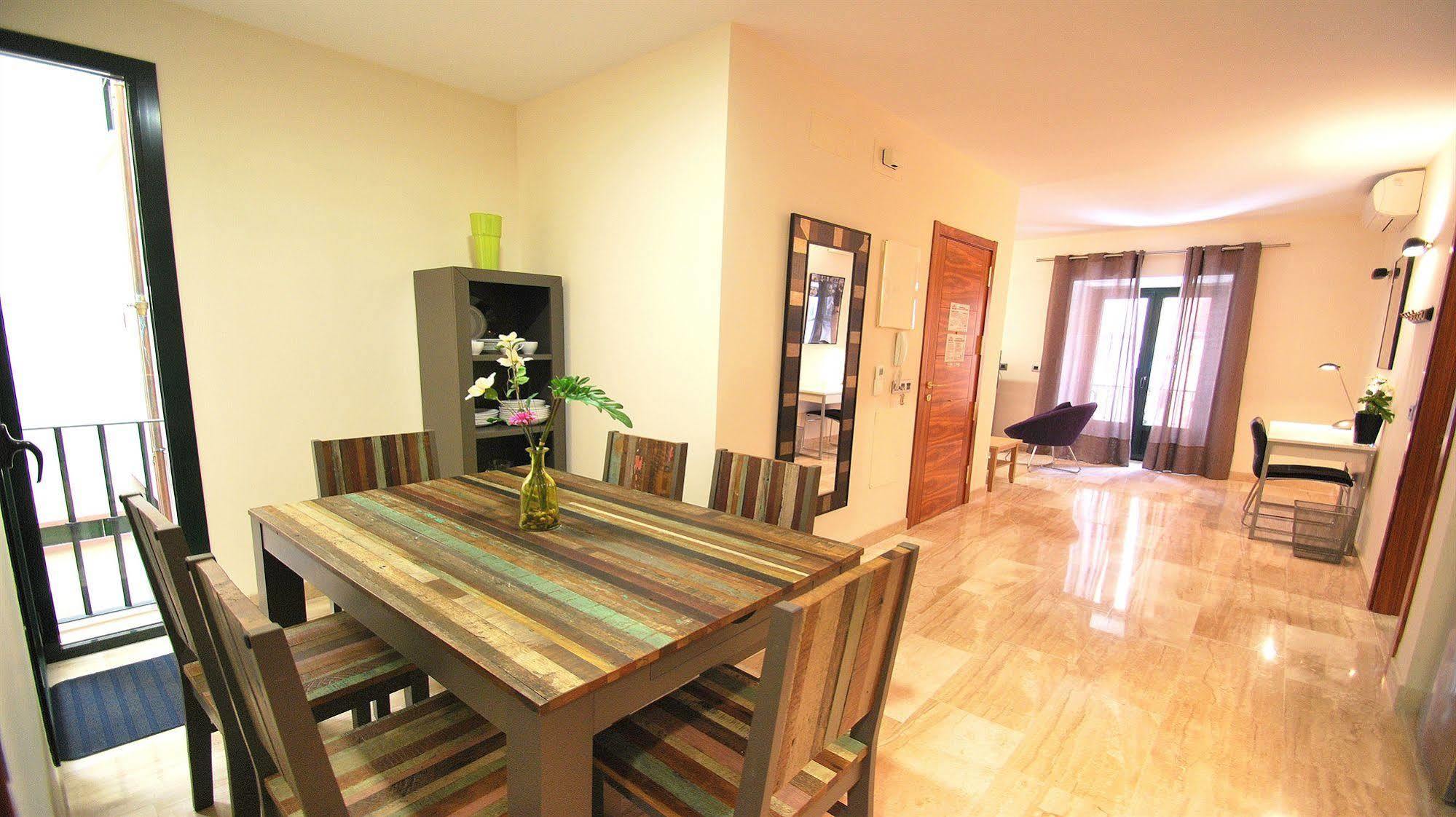 Apartamentos Living Sevilla Centro Maestranza Eksteriør billede