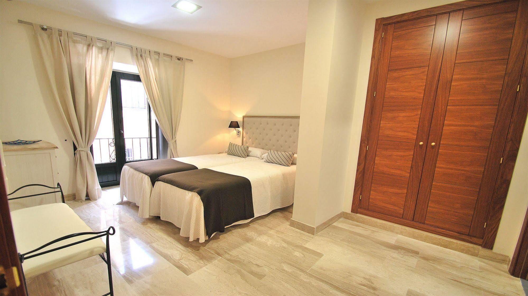 Apartamentos Living Sevilla Centro Maestranza Eksteriør billede