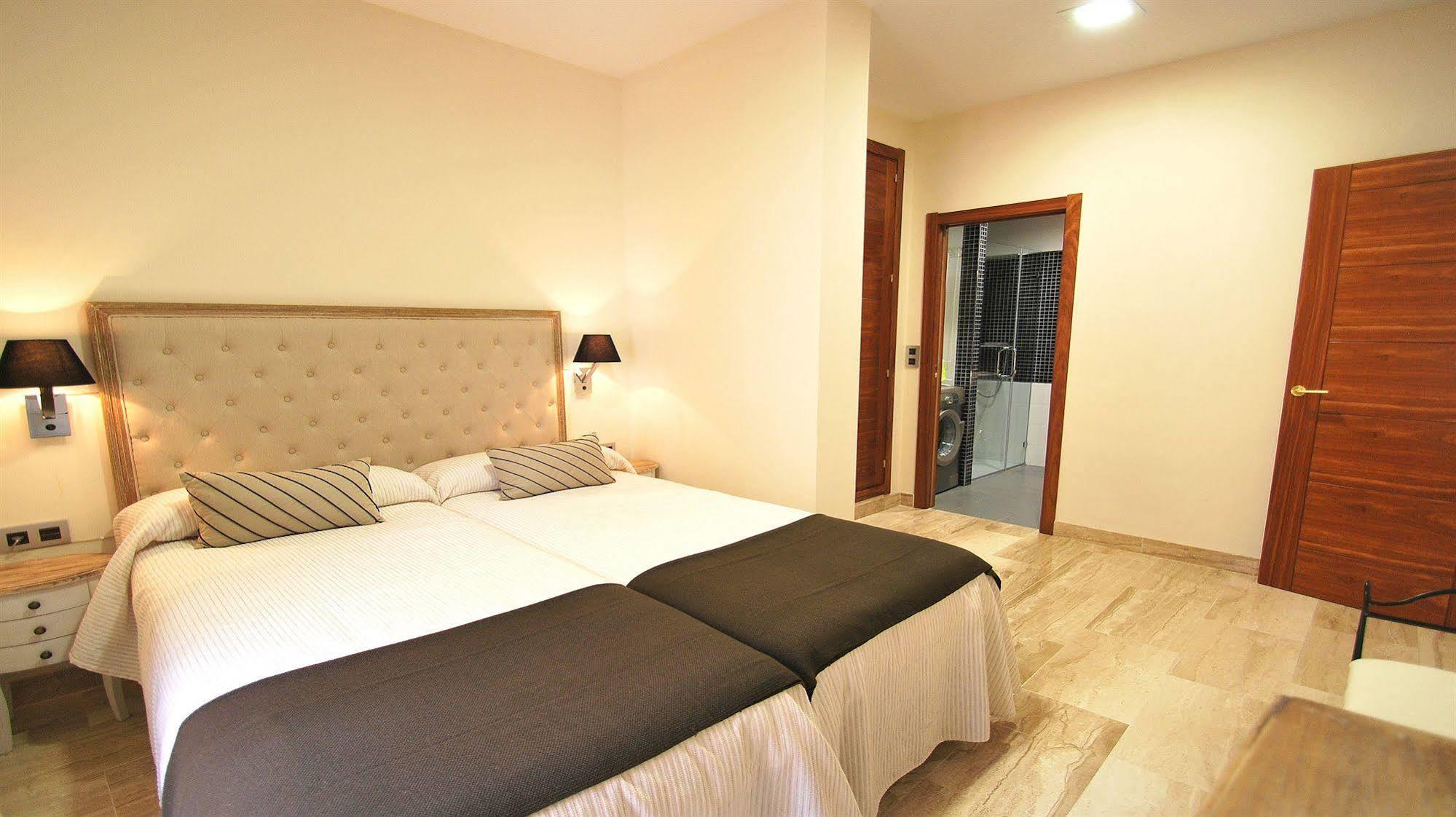 Apartamentos Living Sevilla Centro Maestranza Eksteriør billede